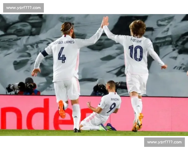 皇马对阵门兴激战二比二欧冠小组形势再生变数悬念陡增引热议之夜